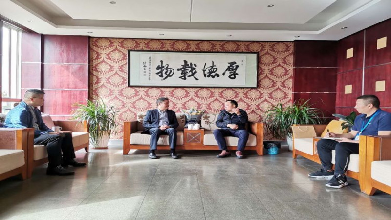 市委常委、宣传部长范晓东走访慰问尊龙凯时电气集团董事长林中华